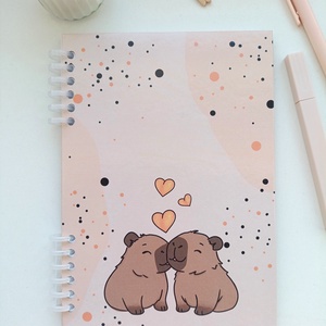 Kapibara spirálfüzet- A5, Otthon & Életmód, Papír, írószer, Jegyzetfüzet & Napló, Fotó, grafika, rajz, illusztráció, MESKA