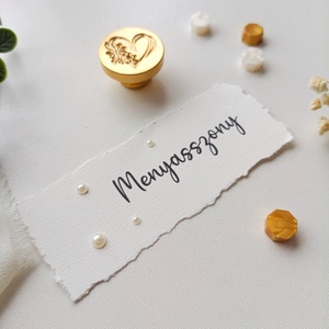 Esküvői ültető kártya minimalista - tépett, gyöngyökkel  - esküvő - meghívó & kártya - ültetési rend - Meska.hu