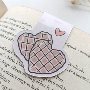 mágneses könyvjelző - szívecske gofri, Könyv & Zene, Könyvjelző, Papírművészet, MESKA