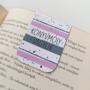 Mágneses könyvjelző - könyvmoly vagyok - könyv & zene - könyvjelző - Meska.hu