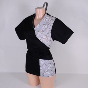 Fekete- sakura mintás tunika egészségügyi/óvónői/szépségipari munkaruha - ruha & divat - munkaruha - Meska.hu