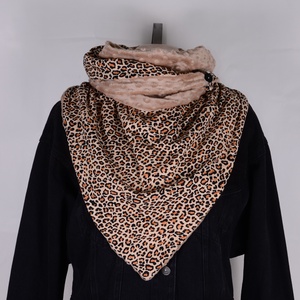 Meleg téli háromszög sál leopárd mintás - Meska.hu