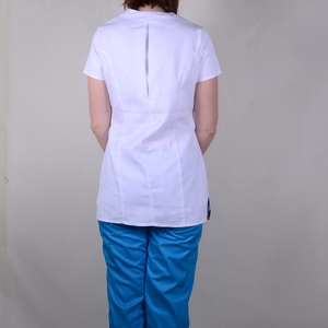 Elizabeth Tunika türkízkék-virágos átlapolt gombos - ruha & divat - munkaruha - Meska.hu