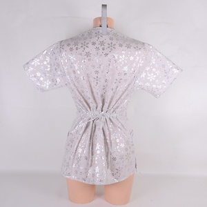 Hópihe ezüst mintás tunika egészségügyi/óvónői/szépségipari munkaruha - ruha & divat - munkaruha - Meska.hu