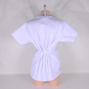 Egészségügyi/óvónői/szépségipari munkaruha virágos paszpol díszítéssel - ruha & divat - munkaruha - Meska.hu