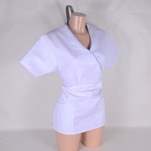 Egészségügyi/óvónői/szépségipari munkaruha virágos paszpol díszítéssel - ruha & divat - munkaruha - Meska.hu