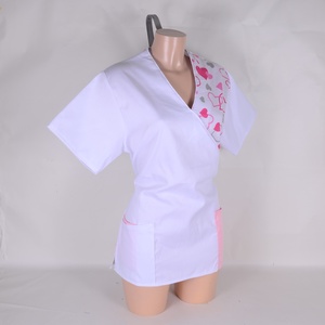 Szív mintás tunika egészségügyi/óvónői/szépségipari munkaruha - ruha & divat - munkaruha - Meska.hu