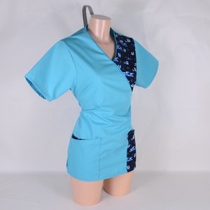 Téli rókák tunika egészségügyi/óvónői/szépségipari munkaruha - ruha & divat - munkaruha - Meska.hu