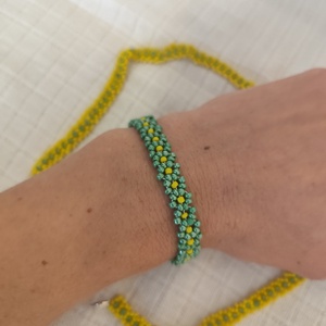 Kis virágos gyöngy nyaklánc és karkötő  - ékszer - ékszerszett - Meska.hu Kis virágos gyöngy nyaklánc és karkötő  - ékszer - ékszerszett - Meska.hu