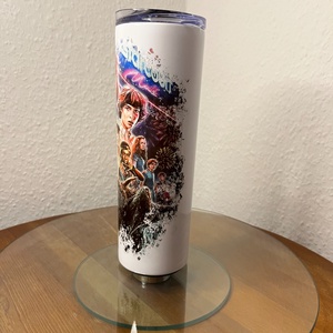 Stranger Things tumbler 600 ml - otthon & életmód - konyhafelszerelés, tálalás - italos kellékek - kulacsok - Meska.hu