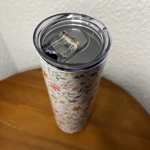 Skinny tumbler - virágos 600 ml - otthon & életmód - konyhafelszerelés, tálalás - italos kellékek - kulacsok - Meska.hu