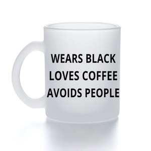 Wears black, loves coffee, avoids people - üveg bögre 330 ml, Otthon & Életmód, Konyhafelszerelés, tálalás, Tálalás, Bögre & Csésze, Mindenmás, MESKA