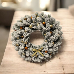 Havas karácsonyi ajtódísz fémes csillogással - Meska.hu