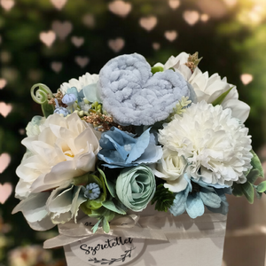 Virágos asztaldísz horgolt szívvel , Otthon & Életmód, Virágdekoráció, Virágdíszek, Asztali virágdísz, Virágkötés, Mindenmás, MESKA