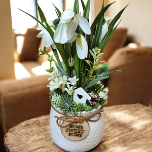 Hóvirágos asztaldísz, Otthon & Életmód, Virágdekoráció, Virágdíszek, Asztali virágdísz, Virágkötés, Ez a bájosan szép hóvirágos asztaldísz mű zöldekkel és izlandi zuzmóval kiegészítve egy "Home Sweet..., MESKA