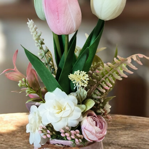 Tulipános tavaszi asztaldísz, Otthon & Életmód, Virágdekoráció, Virágdíszek, Asztali virágdísz, Virágkötés, MESKA