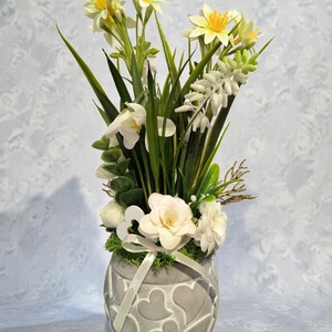 Törtfehér harmónia tavaszi asztaldísz, Otthon & Életmód, Virágdekoráció, Virágdíszek, Asztali virágdísz, Virágkötés, MESKA