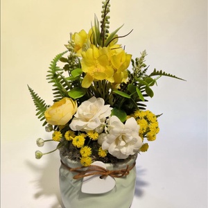 Egy csipet sárga tavaszi asztaldísz, Otthon & Életmód, Virágdekoráció, Virágdíszek, Asztali virágdísz, Virágkötés, MESKA