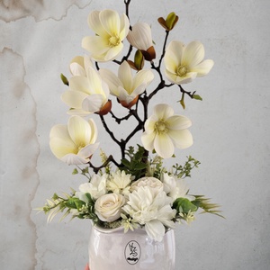 Magnólia dekoráció kerámia kaspóban , Otthon & Életmód, Virágdekoráció, Virágdíszek, Asztali virágdísz, Virágkötés, MESKA