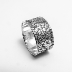 Ezüst fatörzs mintázatú széles gyűrű - ékszer - gyűrű - kerek gyűrű - Meska.hu
