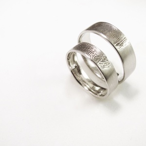 Ezüst ujjlenyomatos karikagyűrű pár, Esküvő, Ékszer, Karikagyűrű, Fémmegmunkálás, Ötvös, MESKA