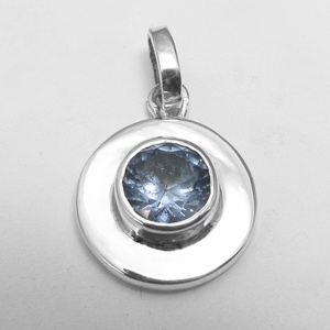 Ezüst pici elegáns medál kék kővel, Ékszer, Nyaklánc, Medál, Ékszerkészítés, Ötvös, MESKA