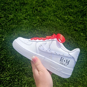 Páros egyedi esküvői cipő - Custom wedding NIKE , Esküvő, Cipő és Cipőklipsz, Festészet, Festett tárgyak, Legyen egyedi cipőtök a nagy napon!

Hogy mi teszi különlegessé? 

​Csillogó Strasszok: A kövek fel..., MESKA