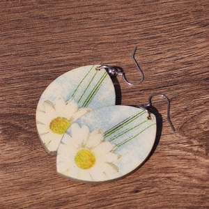 Tavaszi mező  decoupage fa fülbevaló kamillával - ékszer - fülbevaló - lógó csepp fülbevaló - Meska.hu