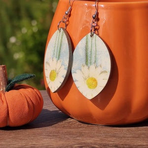 Tavaszi mező  decoupage fa fülbevaló kamillával, Ékszer, Fülbevaló, Lógó csepp fülbevaló, Famegmunkálás, MESKA