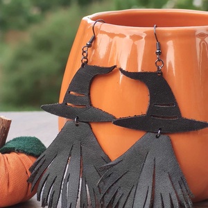 Boszorkány   valódi bőr fülbevaló - Halloween, Ékszer, Fülbevaló, Lógó fülbevaló, Bőrművesség, MESKA