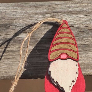 Manó karácsonyfadísz,  vagy Mikulásra - Vidám karácsonyi dísz fából - karácsony - karácsonyi lakásdekoráció - karácsonyi manók, figurák - Meska.hu