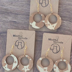 Karácsonyi fülbevaló - fából, csillagokkal - ékszer - fülbevaló - lógós kerek fülbevaló - Meska.hu