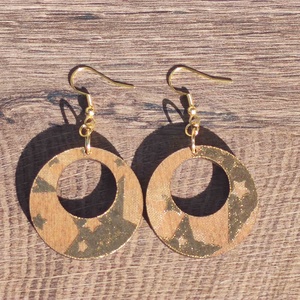 Karácsonyi fülbevaló - fából, csillagokkal - ékszer - fülbevaló - lógós kerek fülbevaló - Meska.hu