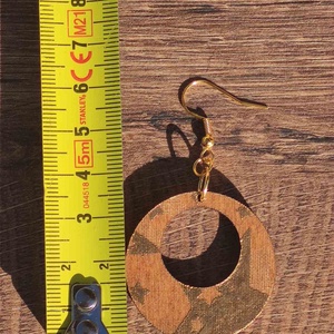 Karácsonyi fülbevaló - fából, csillagokkal - ékszer - fülbevaló - lógós kerek fülbevaló - Meska.hu