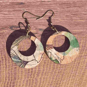 Fa fülbevaló Ginkgo mintával - ékszer - fülbevaló - lógós kerek fülbevaló - Meska.hu