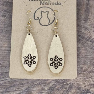 Karácsonyi fülbevaló - fából, hópehely mintával - ékszer - fülbevaló - lógó csepp fülbevaló - Meska.hu