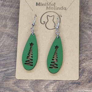 Karácsonyi fülbevaló - fából, karácsonyfa mintával - ékszer - fülbevaló - lógó csepp fülbevaló - Meska.hu