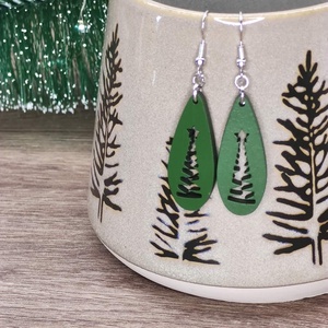 Karácsonyi fülbevaló - fából, karácsonyfa mintával - Meska.hu