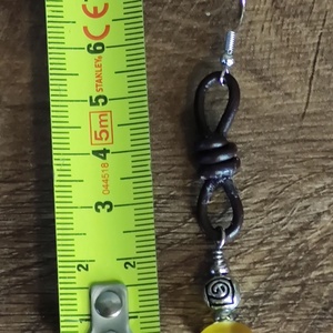 Gyöngyös bőr fülbevaló - ékszer - fülbevaló - lógó fülbevaló - Meska.hu