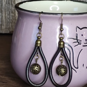 Gyöngyös bőr fülbevaló - Meska.hu