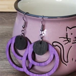 Kétszínű fa fülbevaló - lila+fekete, Ékszer, Fülbevaló, Lógó fülbevaló, Famegmunkálás, MESKA