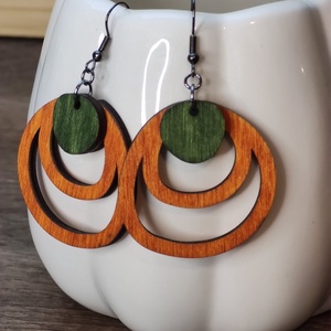 Kétszínű fa fülbevaló - narancs+zöld - ékszer - fülbevaló - lógó fülbevaló - Meska.hu