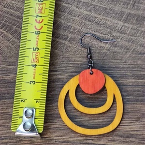 Kétszínű fa fülbevaló - sárga+narancspiros - ékszer - fülbevaló - lógó fülbevaló - Meska.hu