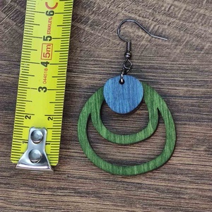 Kétszínű fa fülbevaló - zöld+kék - ékszer - fülbevaló - lógó fülbevaló - Meska.hu