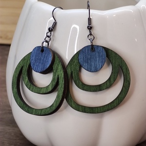 Kétszínű fa fülbevaló - zöld+kék - ékszer - fülbevaló - lógó fülbevaló - Meska.hu