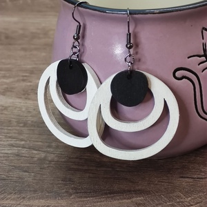 Kétszínű fa fülbevaló - fehér+fekete, Ékszer, Fülbevaló, Lógó fülbevaló, Famegmunkálás, MESKA