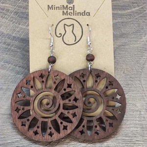 Napvirág � sötétbarna fa fülbevaló - ékszer - fülbevaló - lógós kerek fülbevaló - Meska.hu
