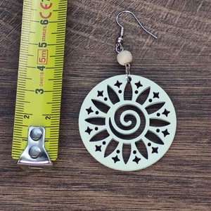 Napvirág � mentazöld fa fülbevaló, közepes - ékszer - fülbevaló - lógós kerek fülbevaló - Meska.hu