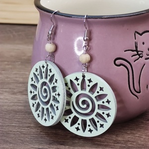 Napvirág � mentazöld fa fülbevaló, közepes - ékszer - fülbevaló - lógós kerek fülbevaló - Meska.hu