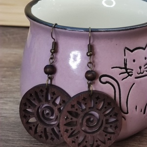 Napvirág � sötétbarna fa fülbevaló, kicsi - ékszer - fülbevaló - lógós kerek fülbevaló - Meska.hu